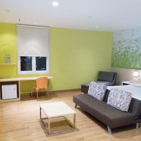 Zest Jemursari By Swiss-Belhotel International Surabaja Exteriér fotografie