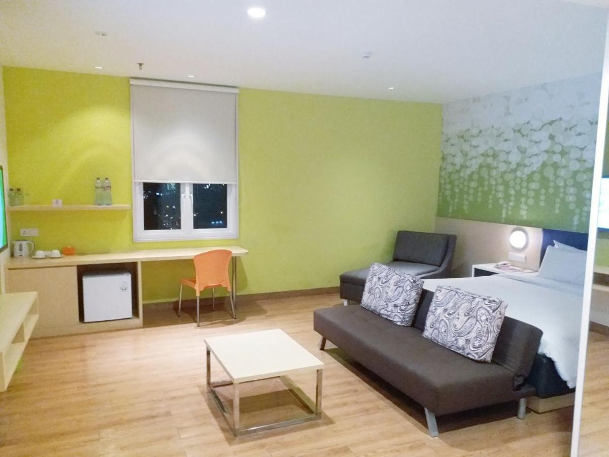 Zest Jemursari By Swiss-Belhotel International Surabaja Exteriér fotografie