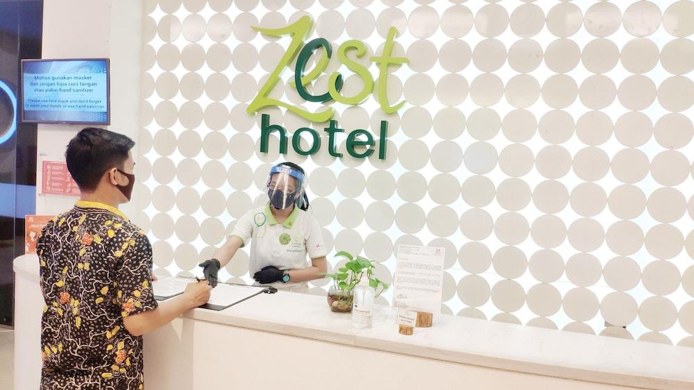 Zest Jemursari By Swiss-Belhotel International Surabaja Exteriér fotografie