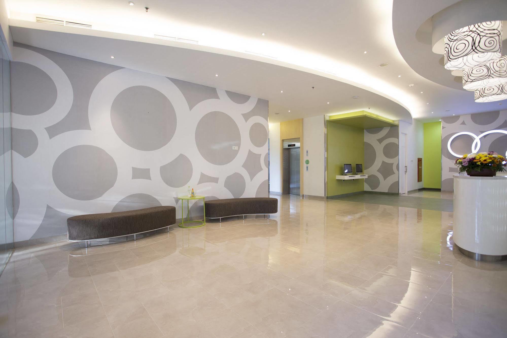Zest Jemursari By Swiss-Belhotel International Surabaja Exteriér fotografie