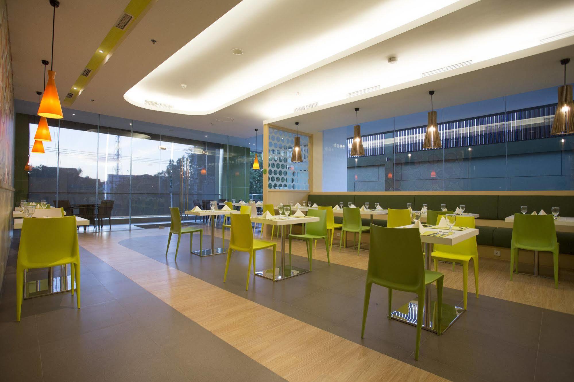 Zest Jemursari By Swiss-Belhotel International Surabaja Exteriér fotografie