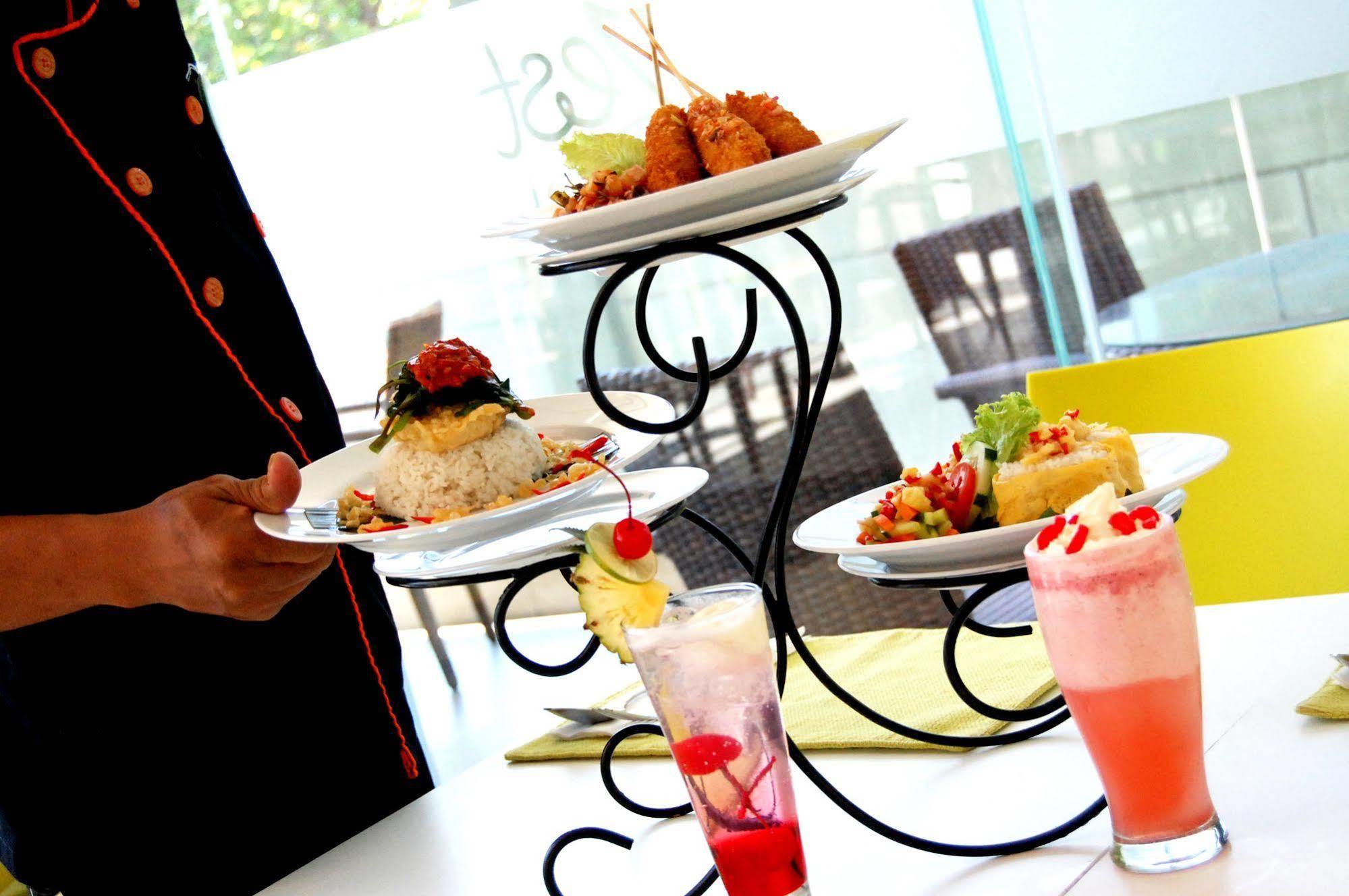 Zest Jemursari By Swiss-Belhotel International Surabaja Exteriér fotografie