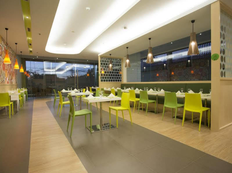 Zest Jemursari By Swiss-Belhotel International Surabaja Exteriér fotografie
