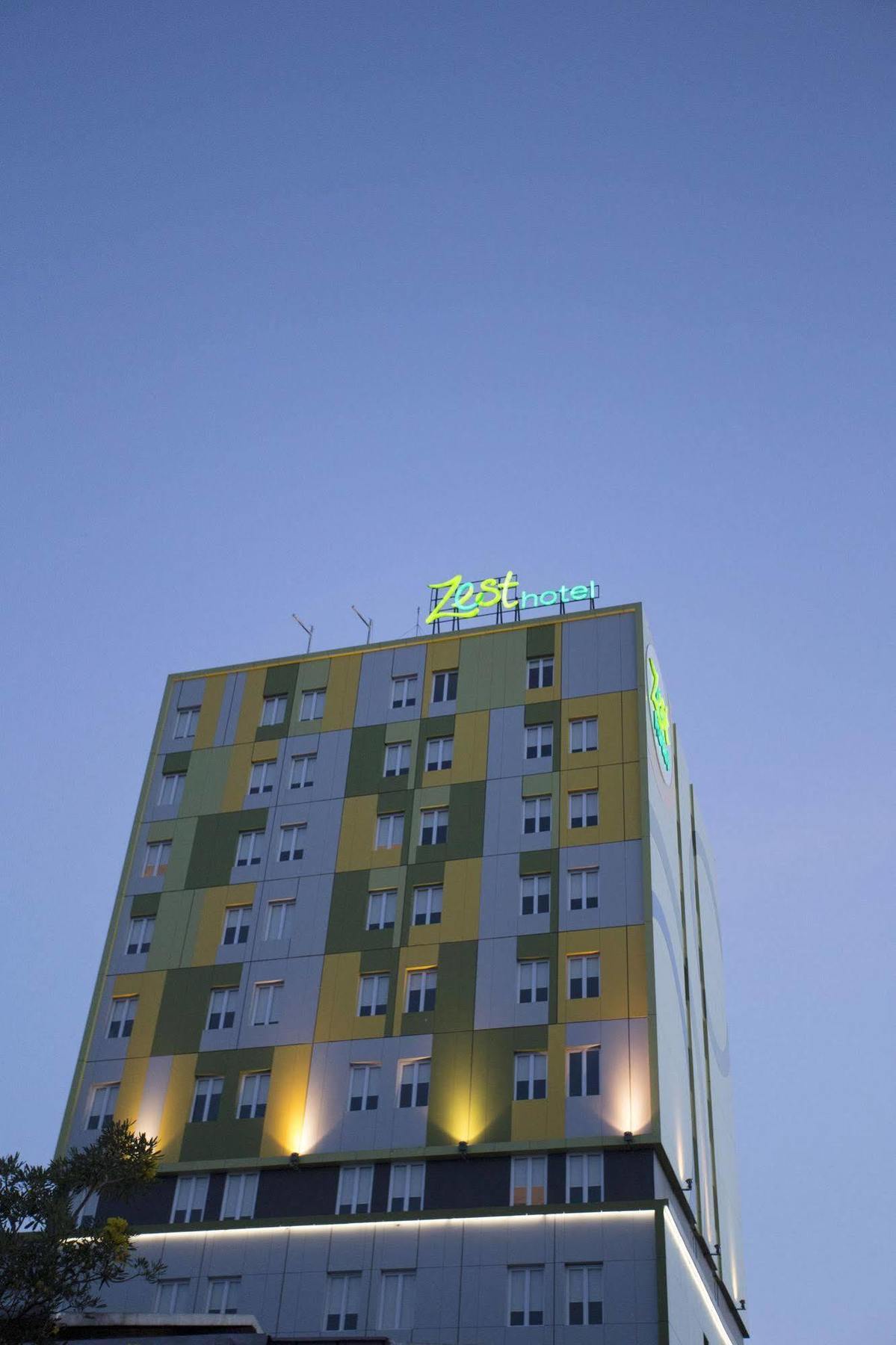 Zest Jemursari By Swiss-Belhotel International Surabaja Exteriér fotografie