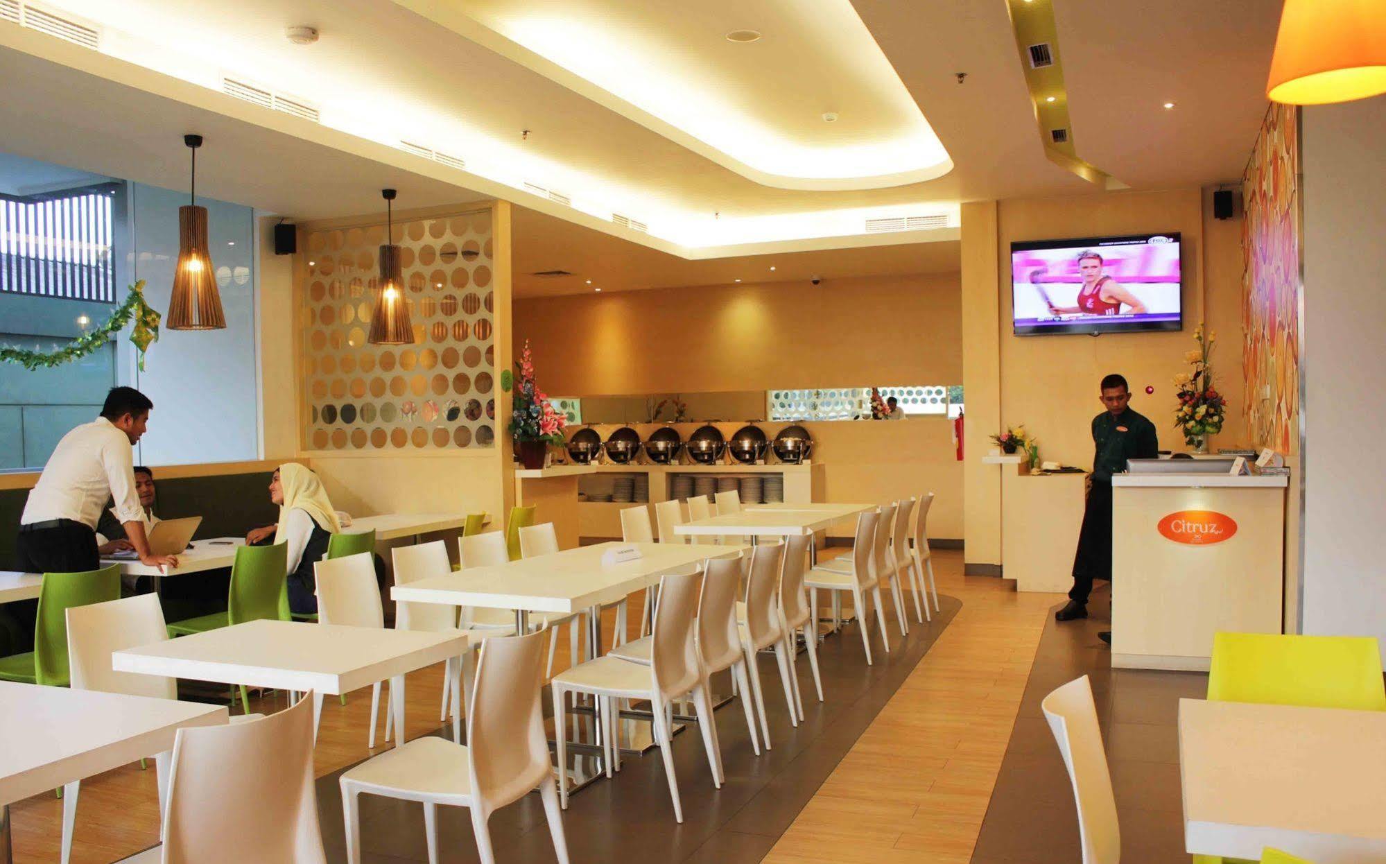 Zest Jemursari By Swiss-Belhotel International Surabaja Exteriér fotografie